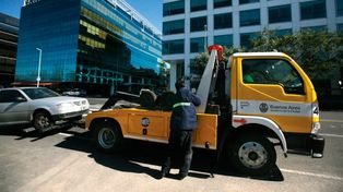 Hallan un cadáver en un auto llevado al corralón