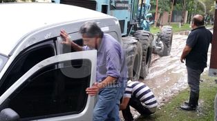 Rincón: ni el intendente se salvó de las calles intransitables por las lluvias