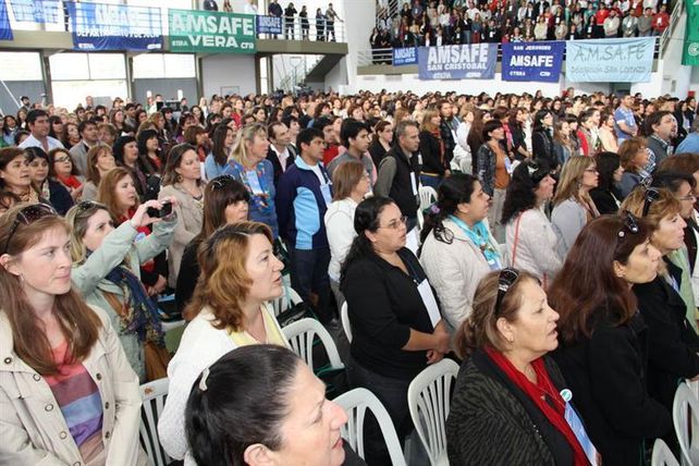 Los docentes votaron sobre la propuesta.