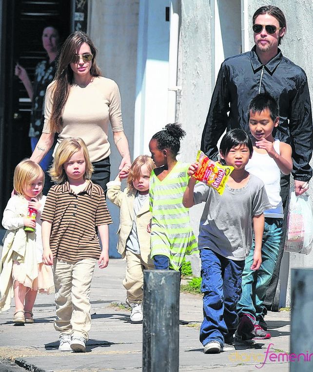 otros tiempos. &nbsp;Los niños están en el centro de la tormenta Pitt-Jolie.