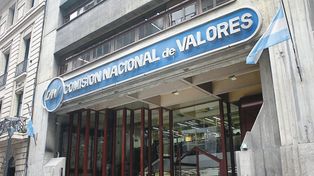 Multa millonaria de la CNV a una sociedad de bolsa de Rosario por uso indebido de fondos