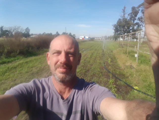 Fue casi 20 años operador bursátil en Rosario y desde 2017 se dedica a la producción de verduras en Venado