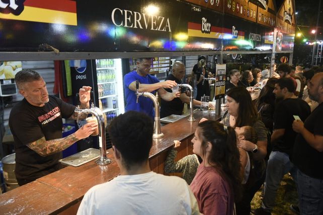 El stand de Alemania y una de sus especialidades: la cerveza.