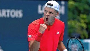 Jakub Mensik llegó a la final del Masters 1000 de Miami, donde enfrentará a Novak Djokovic.