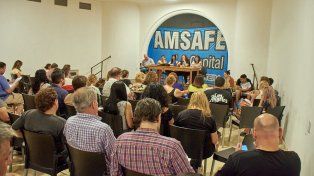 Asamblea de docentes en Amsafé La Capital.