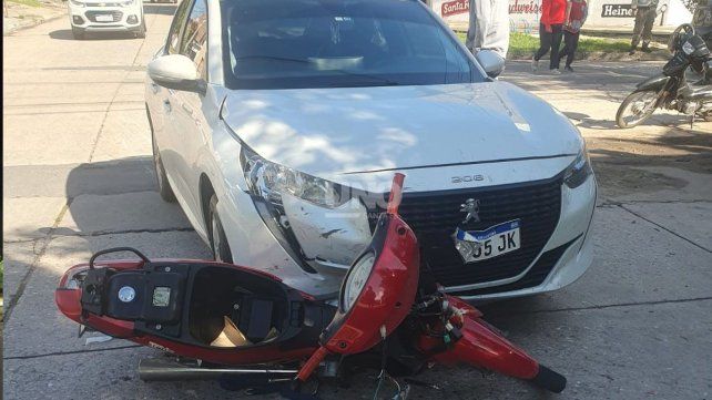Grave accidente en barrio Alvear: un motociclista sufrió un traumatismo de cráneo Grave accidente en barrio Alvear: un motociclista sufrió un traumatismo de cráneo