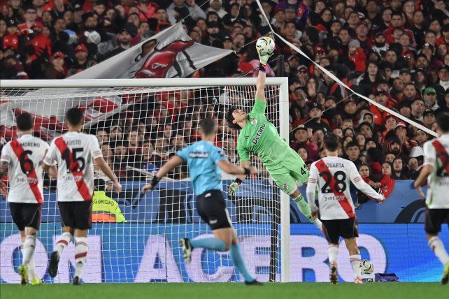 Santiago Beltrán, arquero de River, fue una de las figuras del Torneo Apertura.