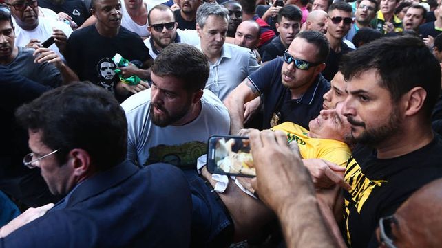 Apuñalaron a Jair Bolsonaro, candidato a presidente de Brasil