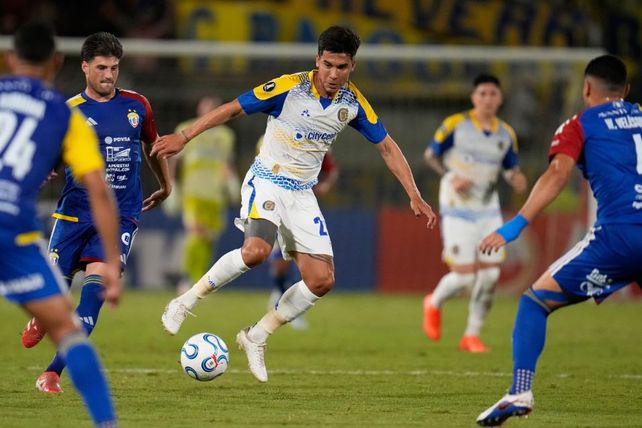 Pol Fernández es uno de los jugadores a los que Almirón echaría mano para el choque de Central con Tigre.