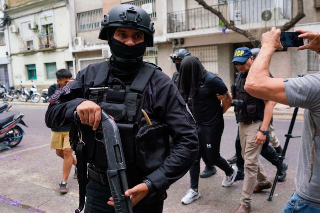 Detienen a Pillín Bracamonte, jefe de la barra brava de Central, y al titular de la Uocra Rosario