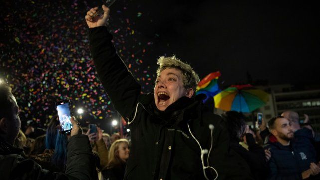 Grecia legalizó el matrimonio igualitario y la adopción para parejas del mismo sexo