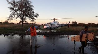 Rescataron a 14 personas con problemas de salud de zonas inundadas en el norte