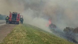 Humo en la autopista a Rosario