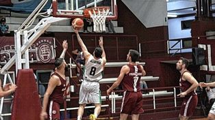 &nbsp;Estudiantes cayó de visitante ante Lanús por 75 a 60, mientras que el club Tomás de Rocamora perdió frente a Racing de Chivilcoy por 81 a 72.El Verde ahora no depende de sí mismo para terminar entre los cuatro de adelante de la Conferencia Sur.