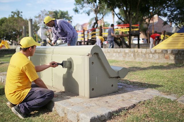 Continúa el mantenimiento de plazas, parques y paseos