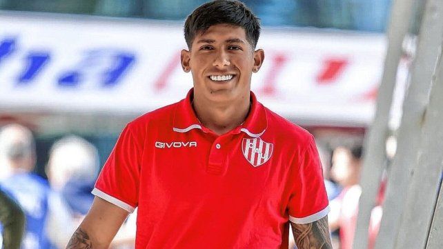 Unión: Vargas pasó con éxito la operación en la rodilla y ya inicia la recuperación