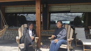 Macri recibió en la residencia donde descansa al exministro de Economía, Prat Gay.&nbsp;
