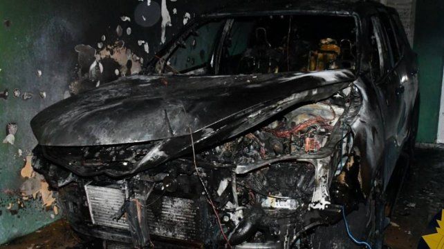 La Paz: dos sospechosos detenidos por el incendio intencional de una camioneta