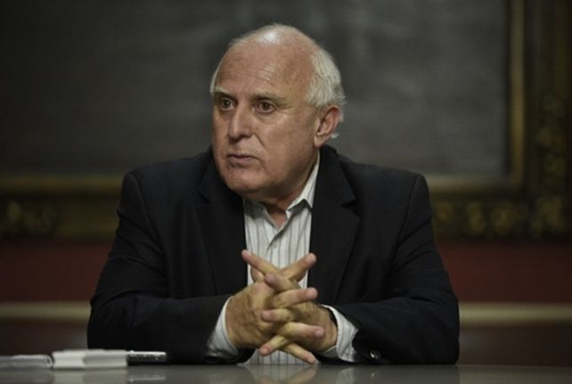 Anuncio. Lifschitz aplicó la cláusula gatillo y criticó al gobierno nacional por no controlar la inflación.