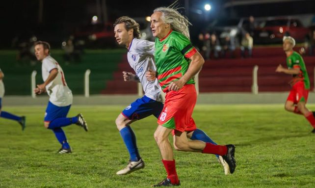 El futbolista profesional más longevo del mundo: Hay burlas y discriminación de algunos rivales