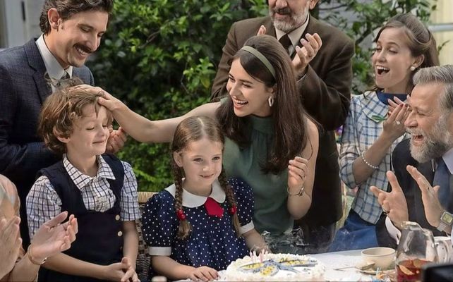 La miniserie consta de cinco capítulos y esta basada en una novela de Tamara Trottner