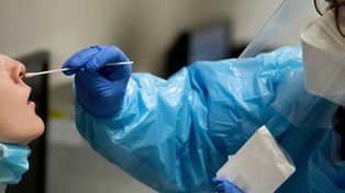 Detuvieron a bioquímicas por entregar falsos certificados de testeos de coronavirus
