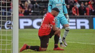 Ramón Ábila es el goleador de Colón, pero atraviesa un presente preocupante.