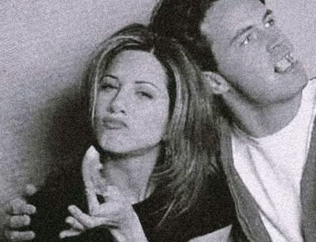 Matthew Perry y Jenniffer Aniston posan en una de las imágenes del último posteo de la actriz.&nbsp;