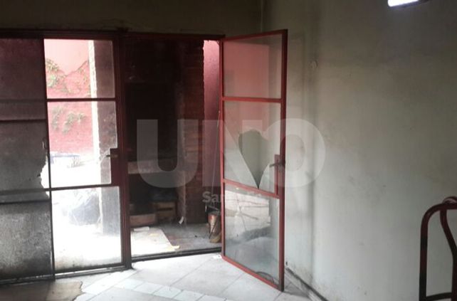 Local de comidas “Morena” ubicado en la esquina suroeste de Bulevar Pellegrini y 25 de Mayo.