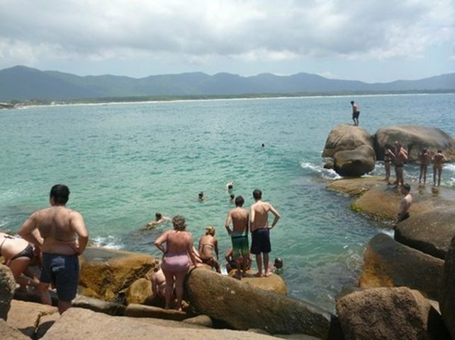 barra de lagoa. El fuerte viento modificó esas piscinas y es probable que por eso haya muerto ahogado.