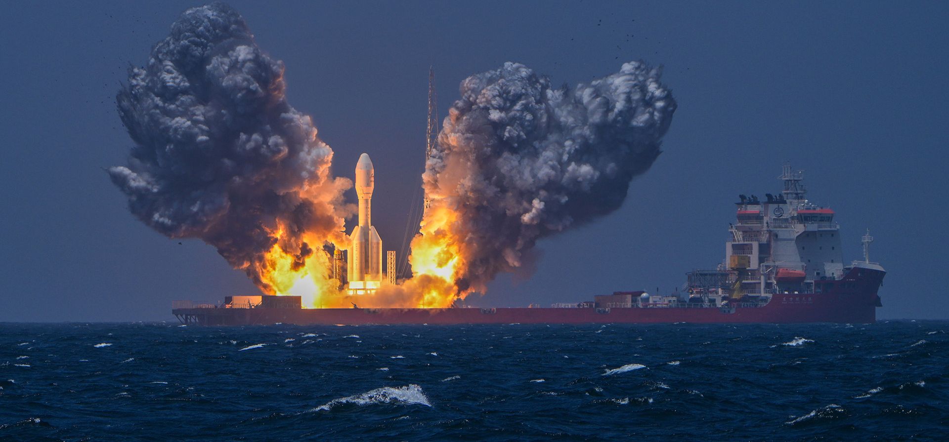 En esta fotografía difundida por la agencia de noticias Xinhua, un cohete portador Gravity-1 con nueve satélites a bordo despega desde una plataforma marítima frente a la costa de Shanghái, China, el miércoles 22 de julio de 2026. (Song Xiongye/Xinhua vía AP) En esta fotografía difundida por la agencia de noticias Xinhua, un cohete portador Gravity-1 con nueve satélites a bordo despega desde una plataforma marítima frente a la costa de Shanghái, China, el miércoles 22 de julio de 2026. (Song Xiongye/Xinhua vía AP)