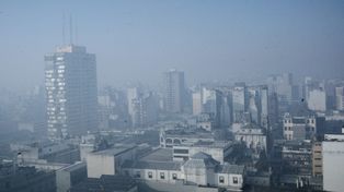 Humo y cielo despejado. Las quemas también contribuyen a la falta de precipitaciones.