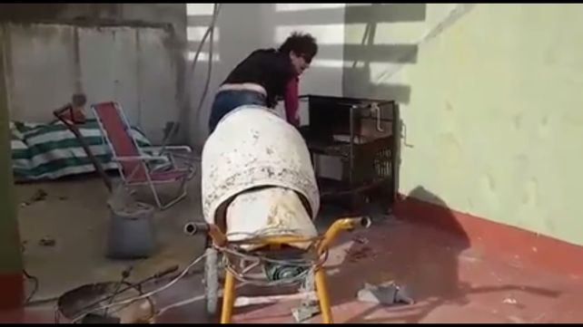 Pity Alvarez se metió en una mezcladora para promocionar su nuevo show