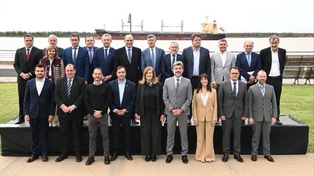 Los intendentes trabajaron en torno a una agenda común y se reunieron con el ministro del Interior
