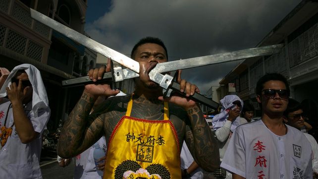 Las postales del extraño festival vegetariano tailandés