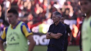 Ariel Holan ganó su primer clásico rosarino.