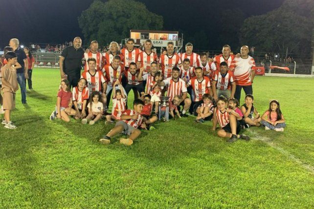 Colón de San Justo homenajeó a sus campeones de la Liga Senior