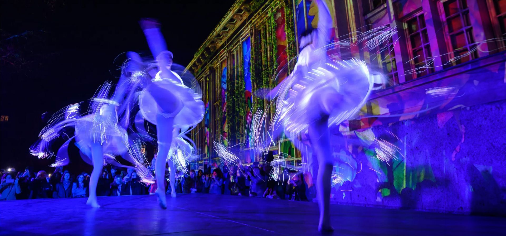 Los artistas actúan en la ceremonia de apertura del Festival de las Luces anual, Zagreb, Croacia. Fotografía: Xinhua/Rex/Shutterstock Los artistas actúan en la ceremonia de apertura del Festival de las Luces anual, Zagreb, Croacia. Fotografía: Xinhua/Rex/Shutterstock