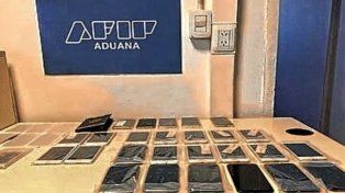 El hombre iPhone: los llevaba escondidos de contrabando en una faja