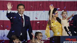 Aclamado. Ron DeSantis festeja en el condado de Miami-Dade.