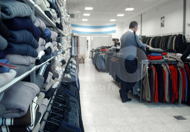 Afectados. Los comercios son uno de los sectores que están reclamando bajar las tarifas / Foto: José Busiemi - Uno Santa Fe