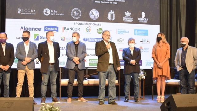 El ministro Luis Basterra en la Mesa Nacional del Trigo en Leones (Foto: Prensa Fiesta Nacional del Trigo)
