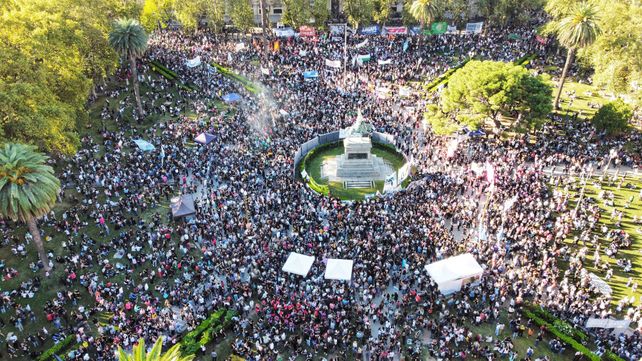 El 23 de abril fue la primera marcha universitaria que también tuvo a Rosario como escenario. 