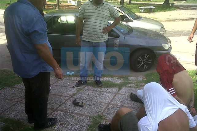 Atraparon a dos delincuentes armados en el barrio Mayoraz