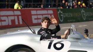 Colapinto emocionó a los nostálgicos con la histórica Flecha de Plata de Fangio