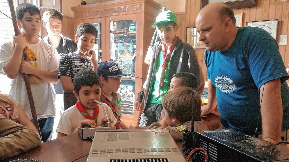 Radioaficionados: la primera red social que sobrevive a Internet y los  celulares