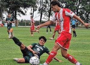 Sarmiento le cortó la racha a la Reserva de Unión en Santa Fe