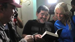 Maradona junto a Silvio Rodríguez que le dedicó una canción