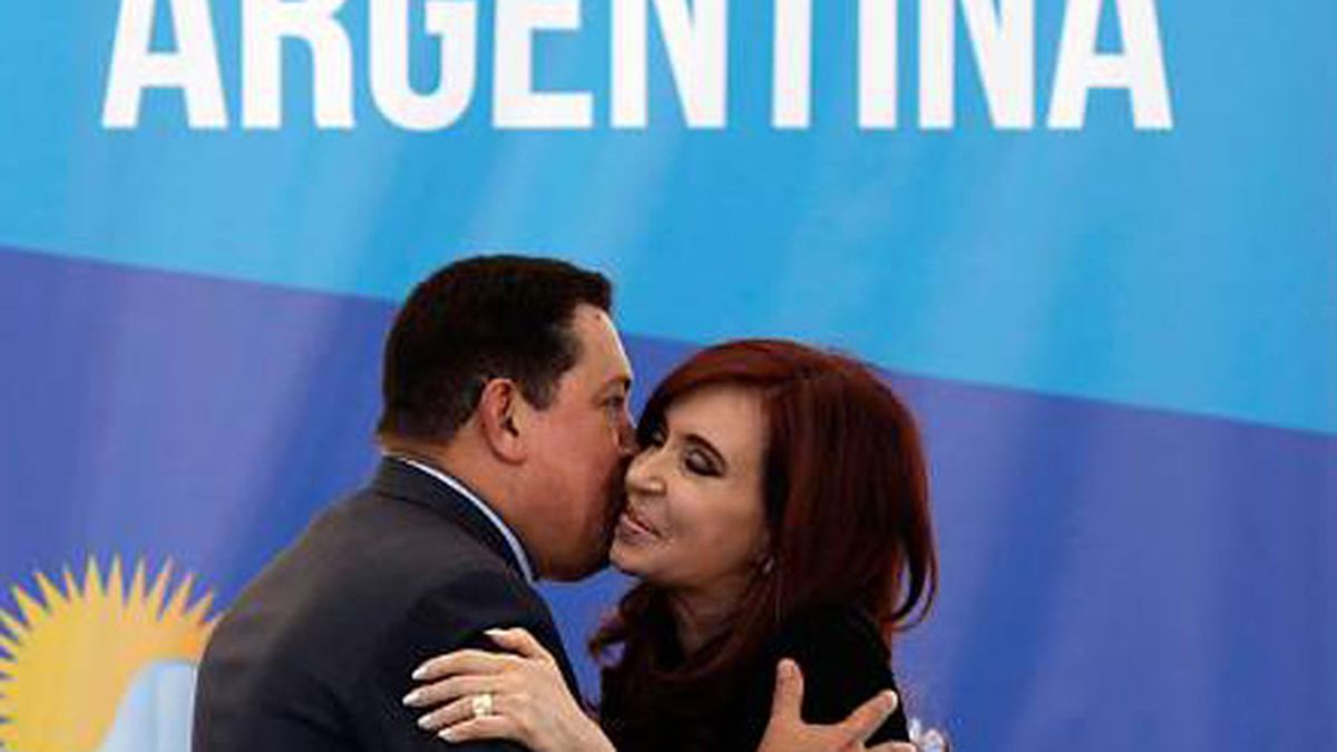 Cristina se mostró, muy emocionada, al felicitar a Hugo Chávez por su ...