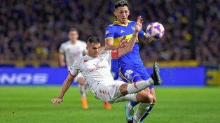 Luis Vázquez es titular en Boca.